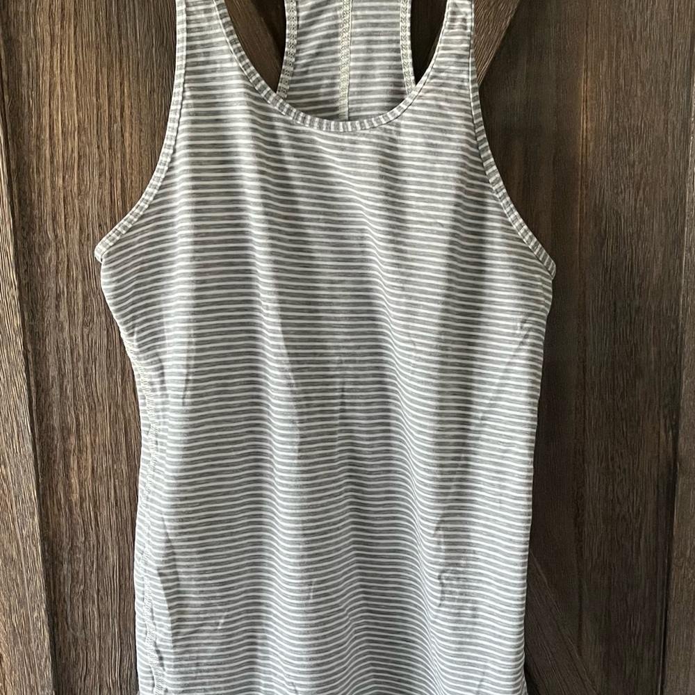 Lululemon Athletica Fitted Gray and White Tank Top